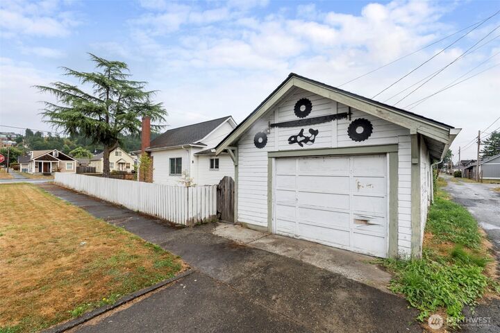 Property Photo: 119 SW Cascade Avenue WA 98532
