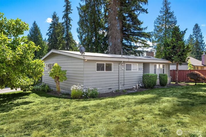 Property Photo:  16727  1st Avenue SE  WA 98012 