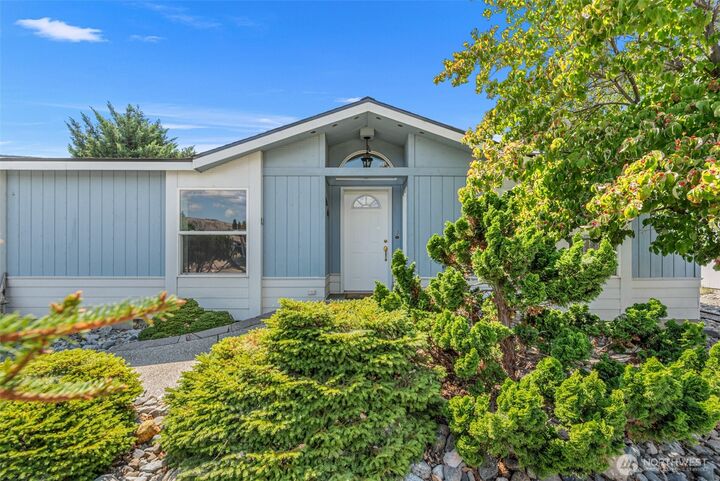 Property Photo: 944 Sunrise Drive WA 98831