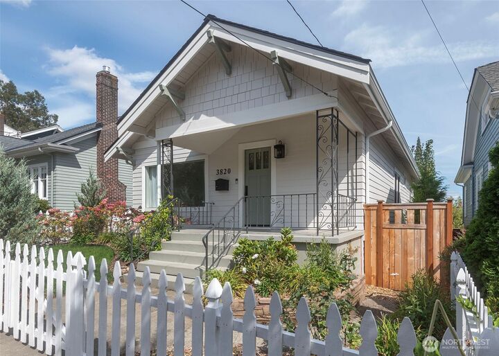 Property Photo: 3820 Burke Avenue N WA 98103