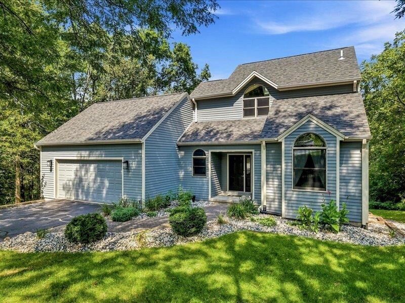 Property Photo: 2 Arcadia Court IL 61036