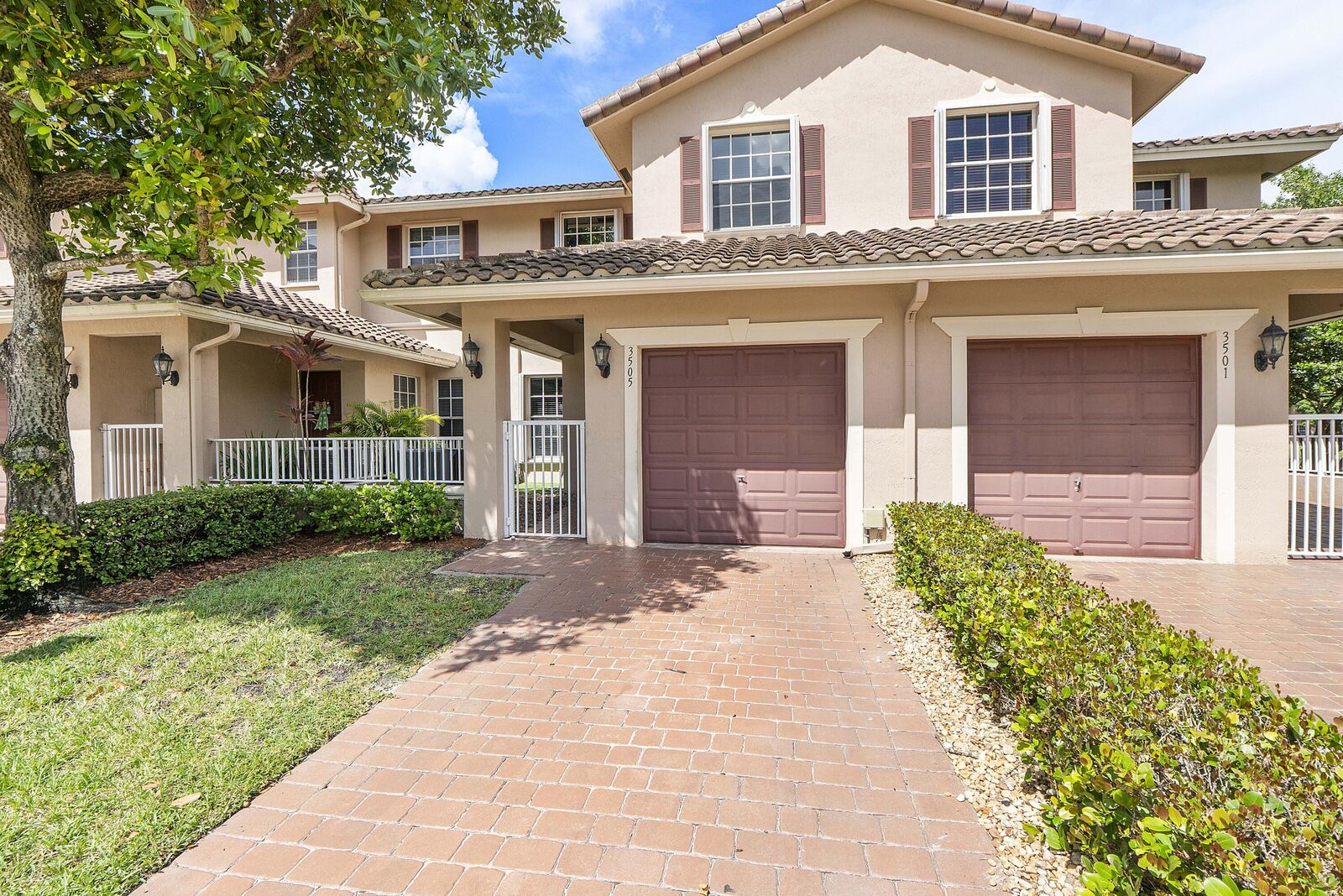 Property Photo:  3505 Lakeside Drive  FL 33328 