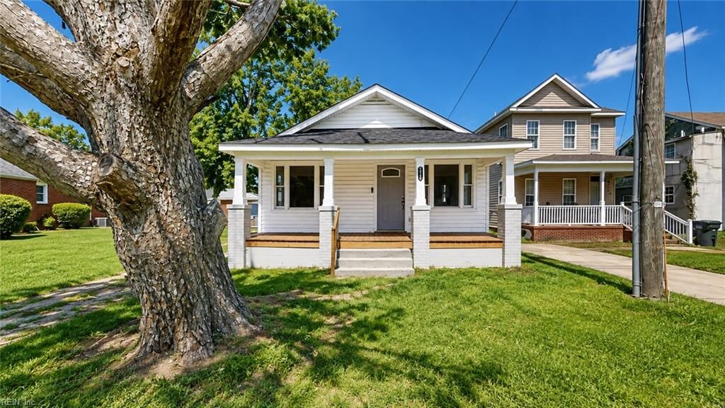Property Photo: 2404 E Washington St VA 23434