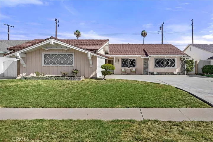 Property Photo: 341 E Parkwood Ave CA 90631