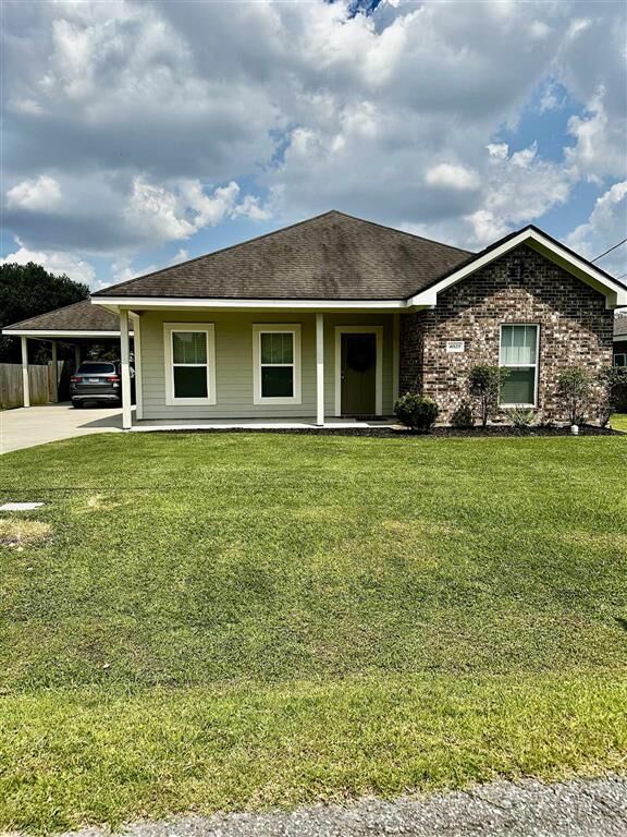 Property Photo: 4025 Briarwood Road LA 70605