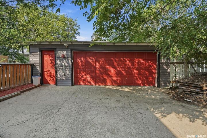 Property Photo:  4828 8th Avenue  SK S4T 0V9 