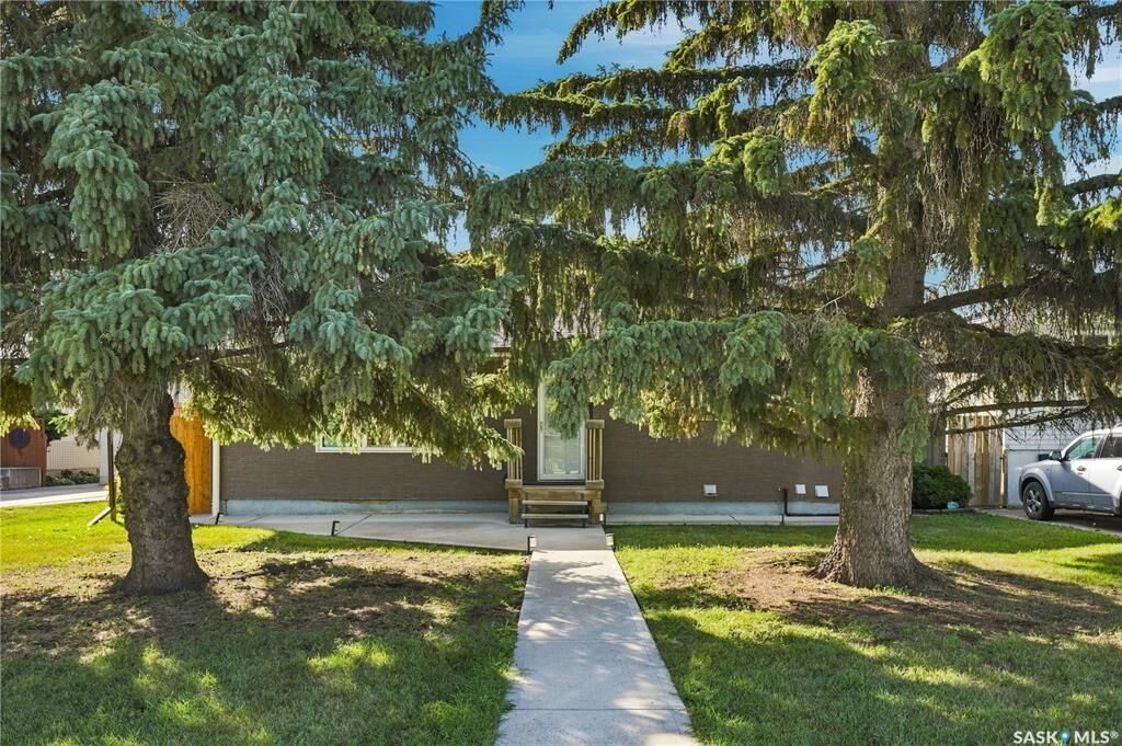 Property Photo:  315 M Avenue N  SK S7L 2S4 