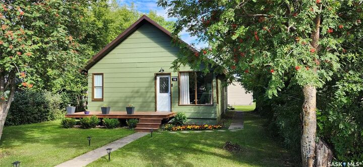 Property Photo:  110 3rd Street S  SK S0K 4P0 