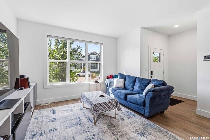 Property Photo:  175 Rosewood Boulevard E  SK S7V 0Z1 