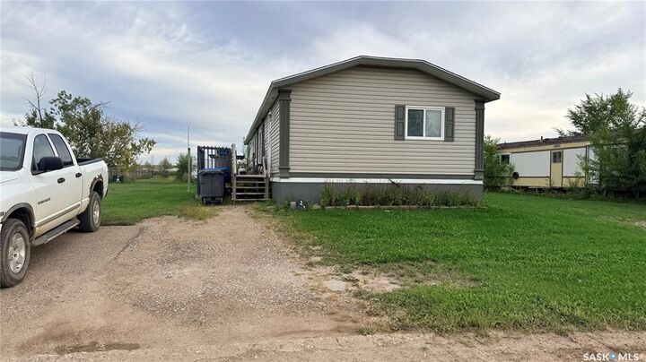 Property Photo:  222 Willow Park Green  SK S4A 2R7 