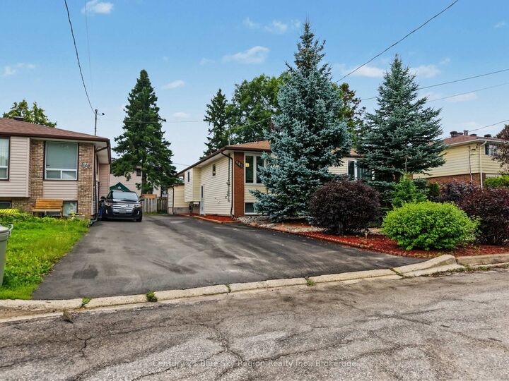Photo de la propriété: 643 Robarts Avenue ON P1B 7E5