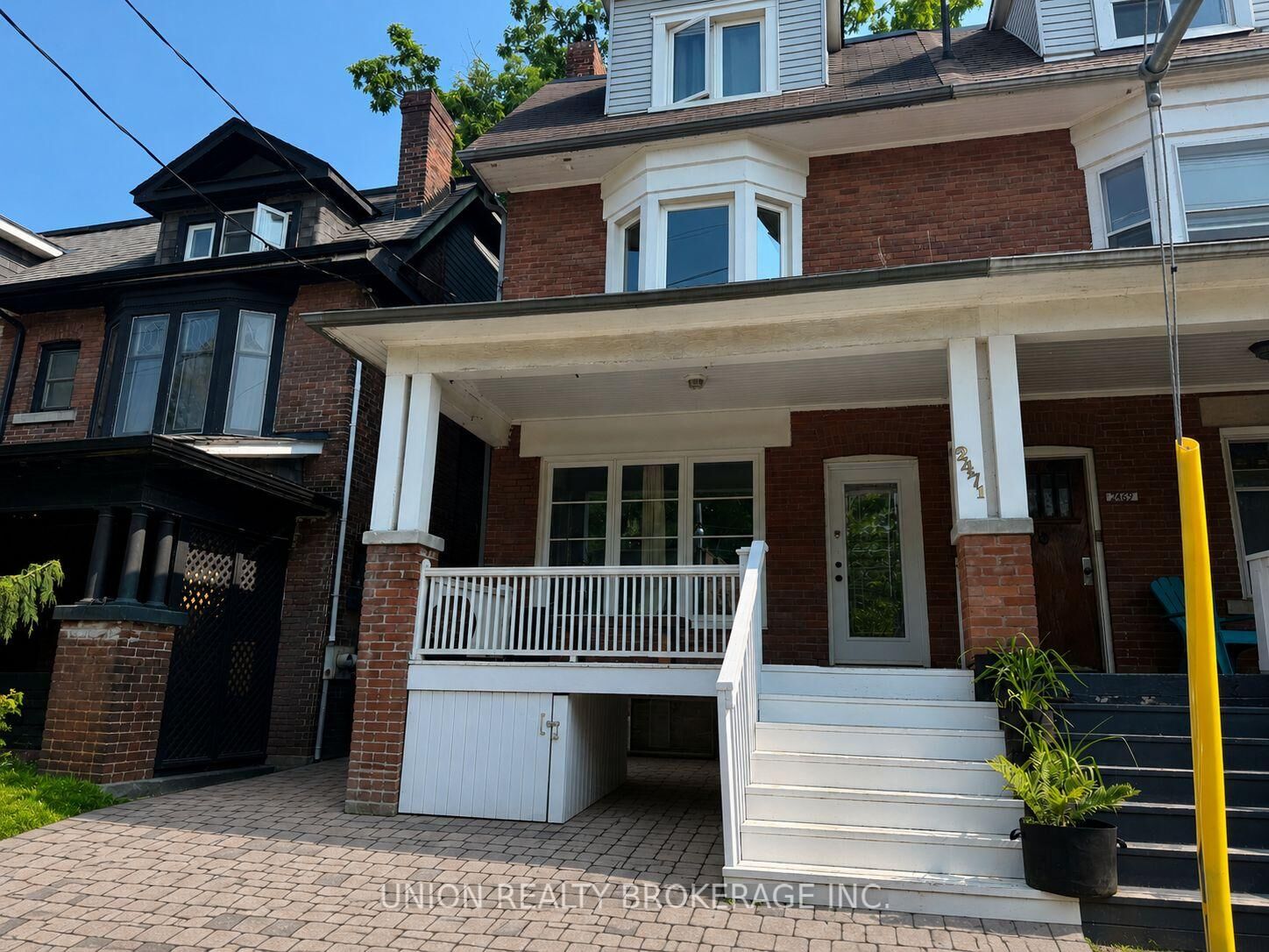 Property Photo:  2471 Queen Street E Main  ON M4E 1H8 
