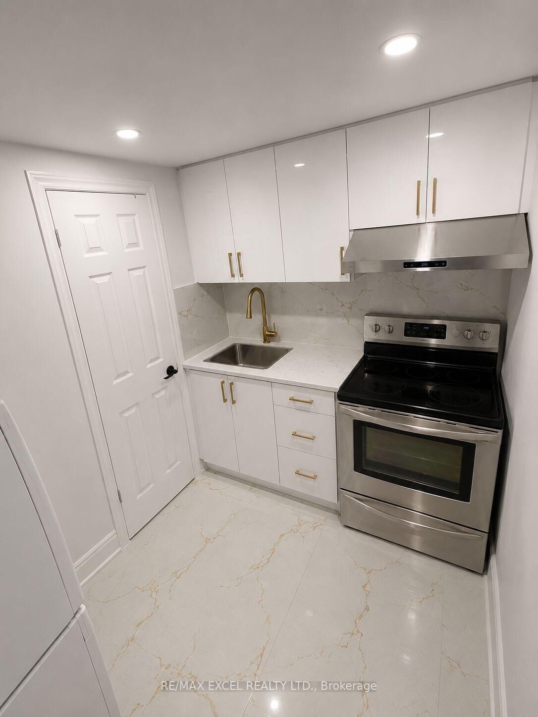 Property Photo:  3882 Midhurst Lane Bsmt  ON L4Z 1C7 