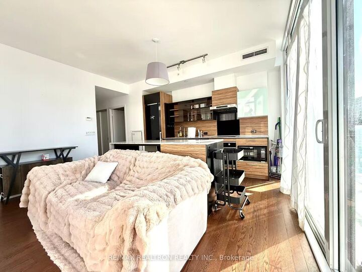 Property Photo:  75 St Nicholas Street 1104  ON M4Y 0A5 