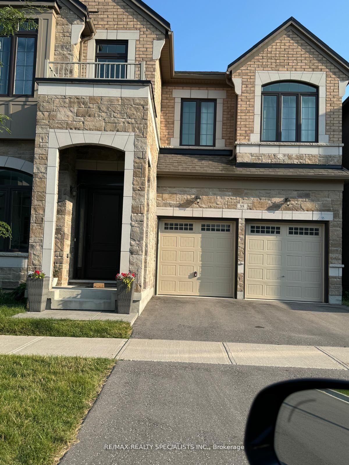 Property Photo:  35 Gerden Drive  ON L4S 1N6 