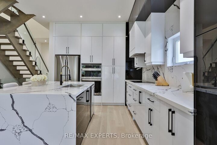 Property Photo: 23B Maple Avenue ON L5H 2S1