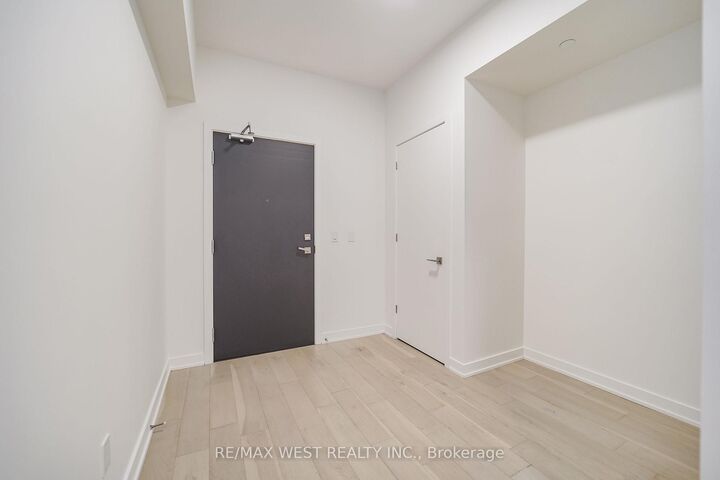 Property Photo:  840 St Clair Avenue W 205  ON M6C 0A4 