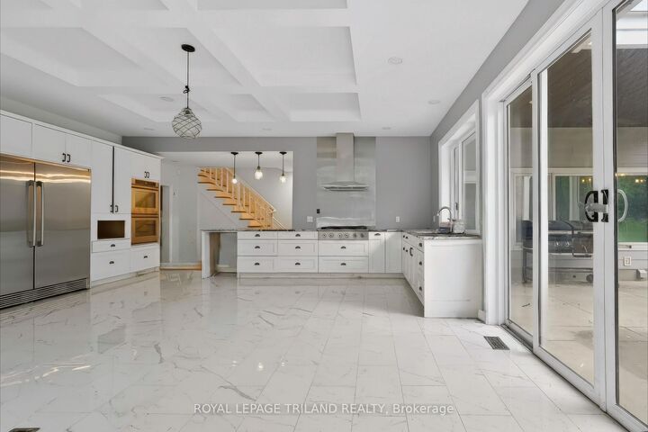 Property Photo:  467 Commissioners Road E  ON N6C 2T6 