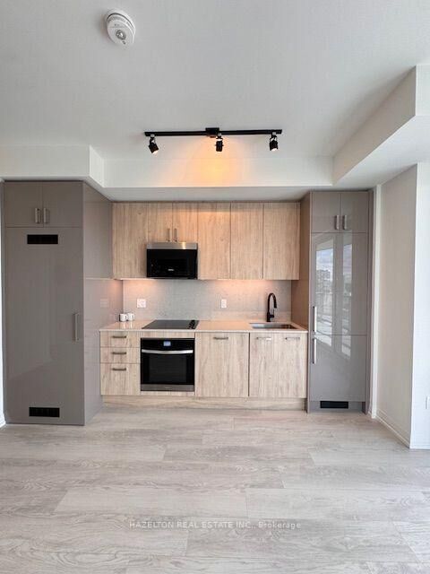 Property Photo:  280 Dundas Street W 2511  ON M5T 1G2 