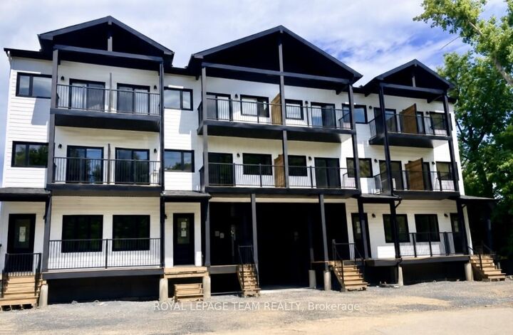 Property Photo:  247B Bradford Street  ON K2B 5Z5 