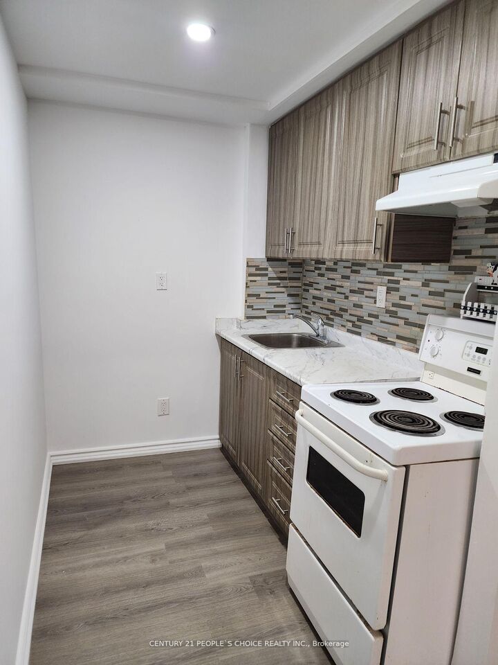 Property Photo:  4842 Rosebush Road Bsmt  ON L5M 5M1 