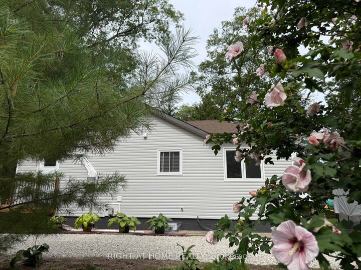 Property Photo:  605 Oxbow Park Drive  ON L9Z 2T9 