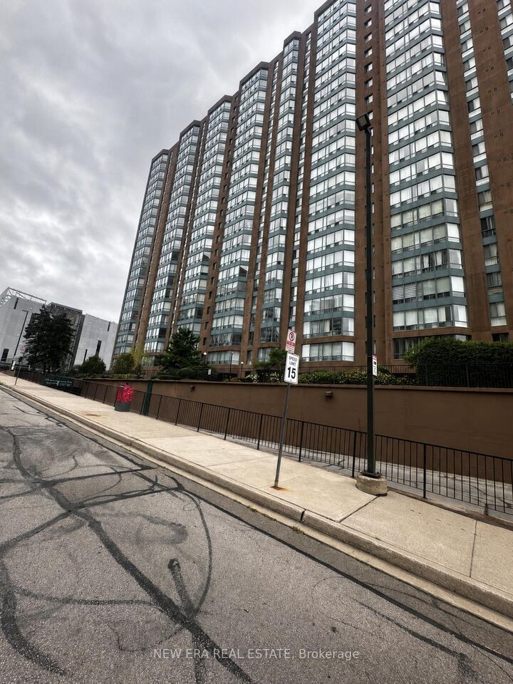 Property Photo: 115 Hillcrest Avenue 1912 ON L5B 3Y9