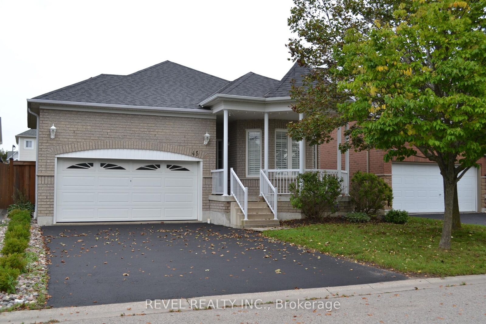 Property Photo:  45 Tunney Place  ON L1M 2G5 