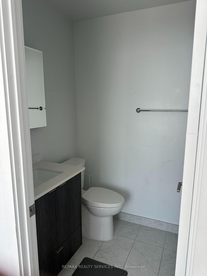 Property Photo:  1926 Lakeshore Boulevard W 1508  ON M6S 1A1 