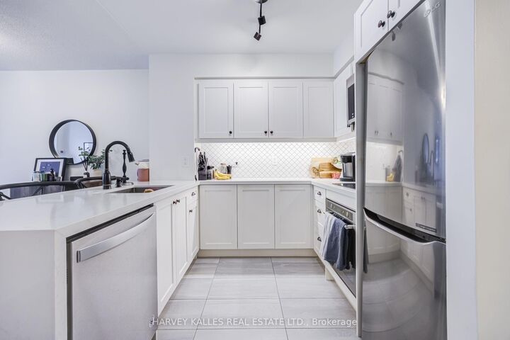 Property Photo:  50 Lynn Williams Street 1801  ON M6K 3R9 