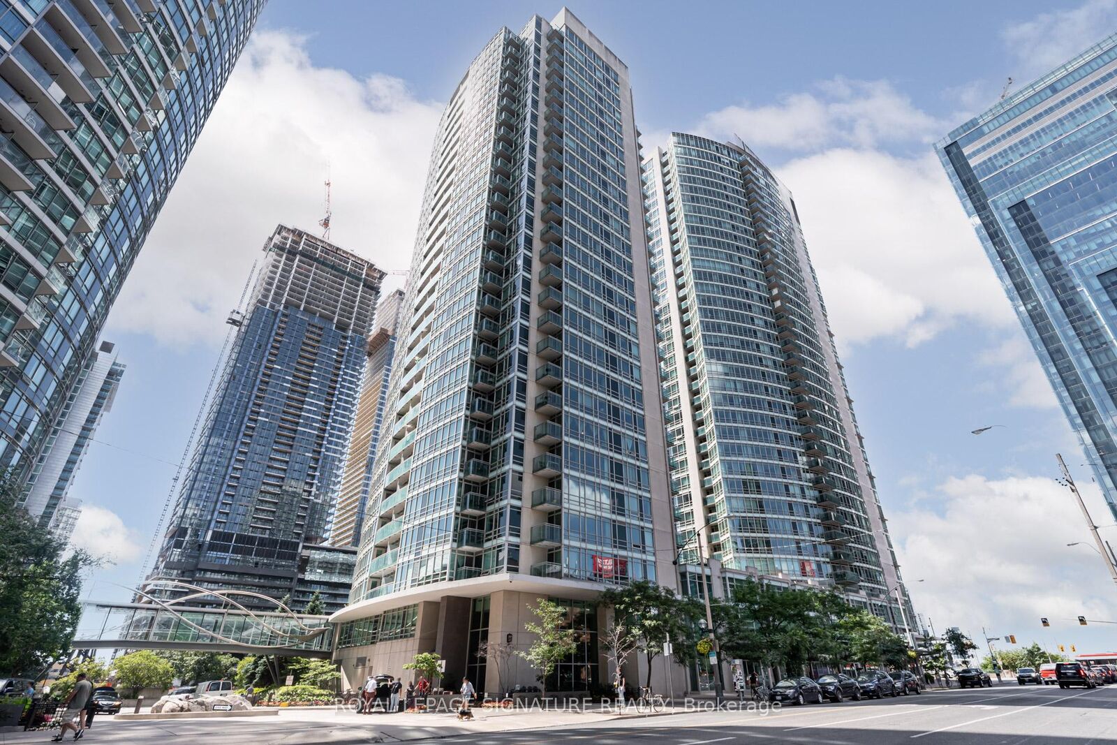 Property Photo:  381 Front Street W 2101  ON M5V 3R8 