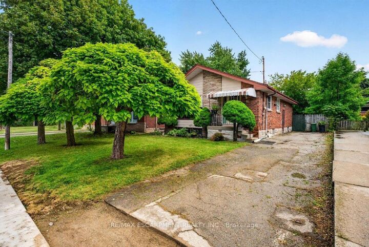 Property Photo:  95 West 4th Street  ON L9C 3M8 