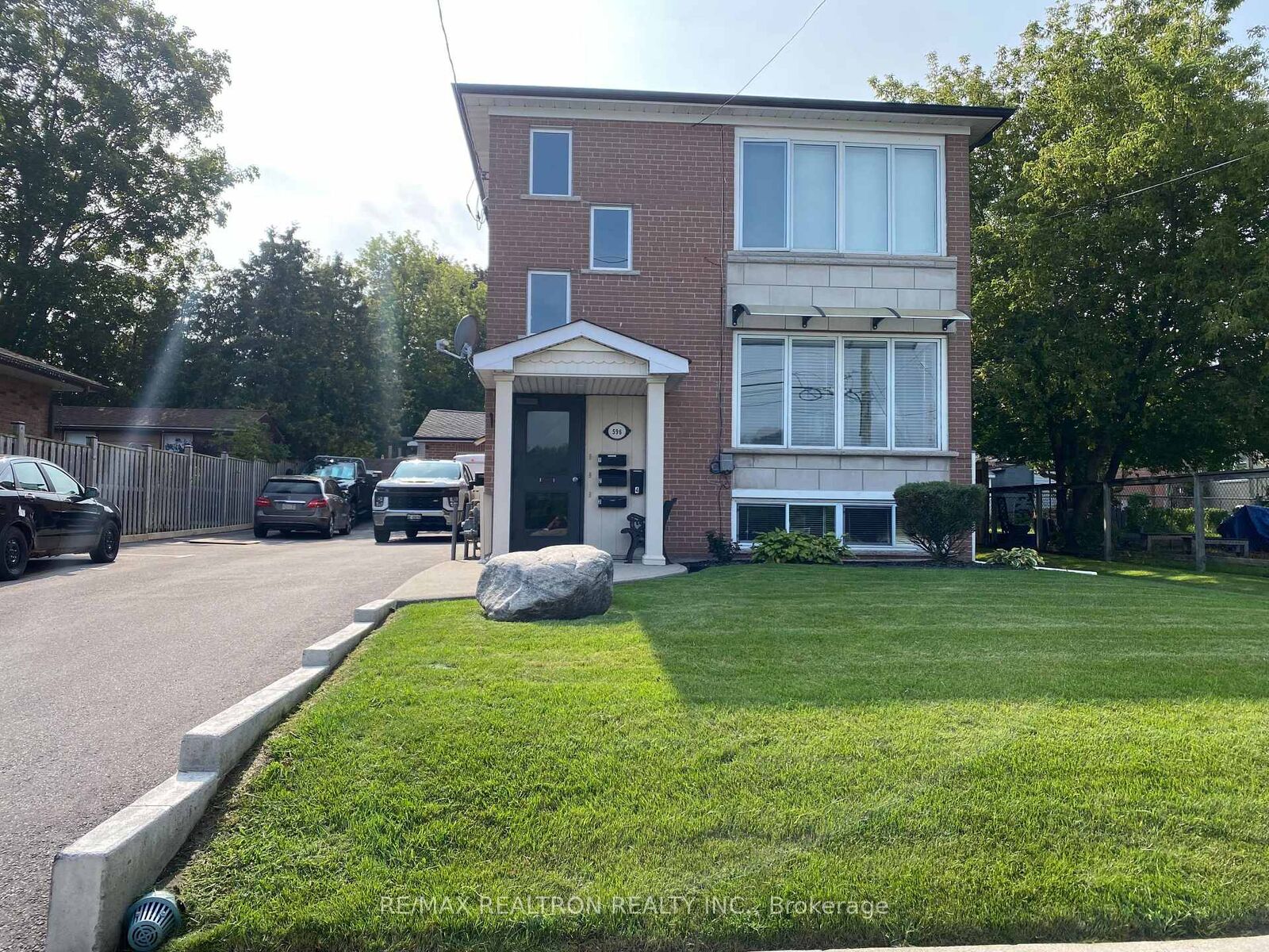 Property Photo:  596 Farewell Street Bsmt  ON L1H 6N1 