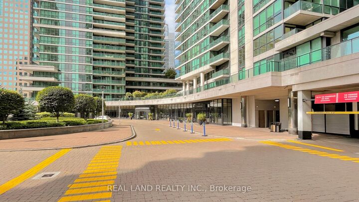 Property Photo: 33 Bay Street 1908 ON M5J 2Z3