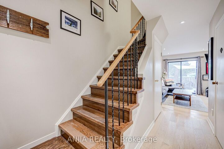 Property Photo:  8 Maresfield Drive  ON M1V 2X1 