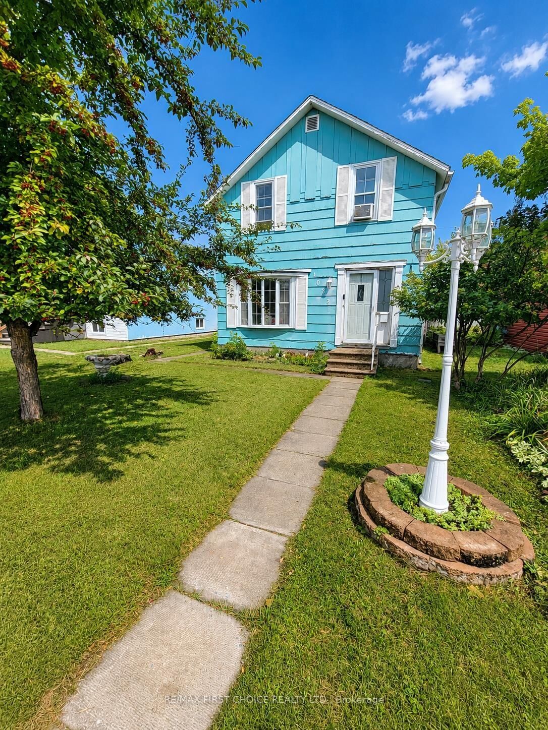 Property Photo:  1032 Third St E  ON P9A 1S4 