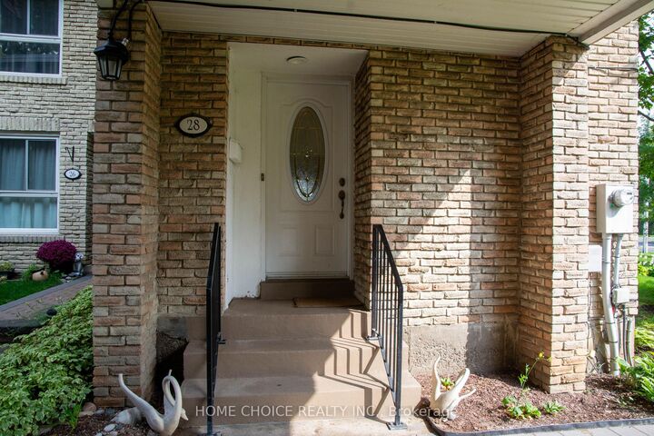 Property Photo:  28 Tangle Briarway N/A  ON M2J 2M4 