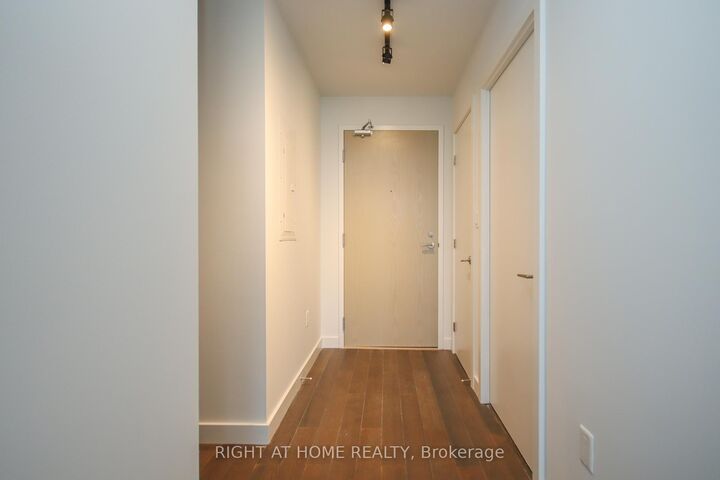 Property Photo: 224 Lyon Street 1002 ON K1R 0C1
