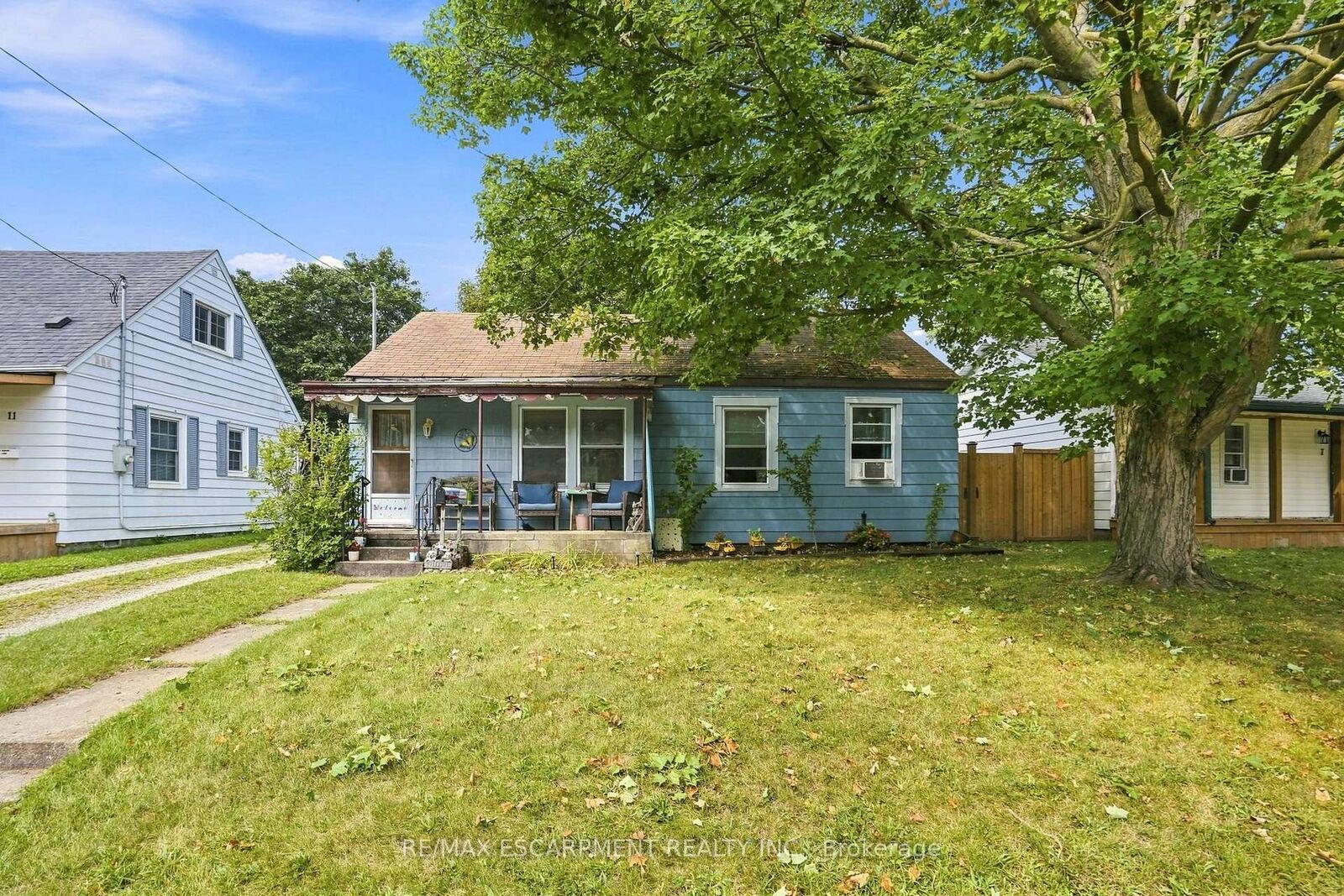 Property Photo:  9 Lancaster Avenue  ON N3T 5E5 