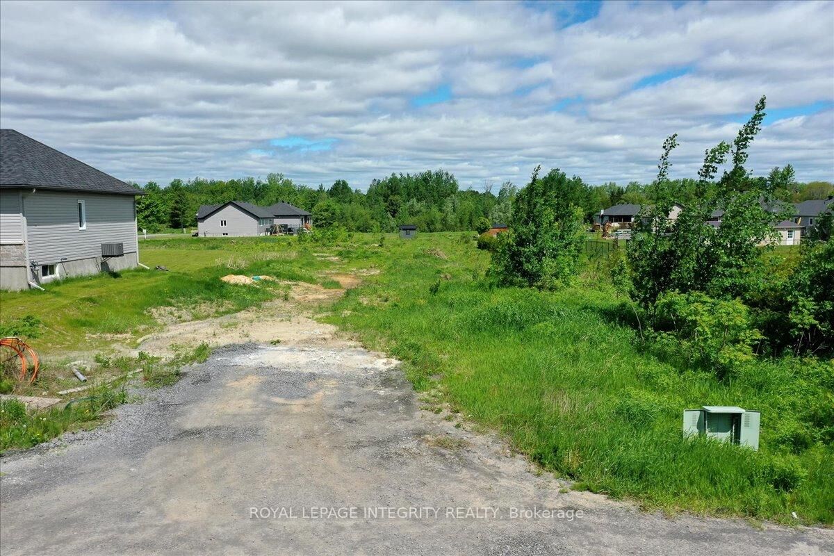 Property Photo: 237 Roxanne Street ON K0A 1N0
