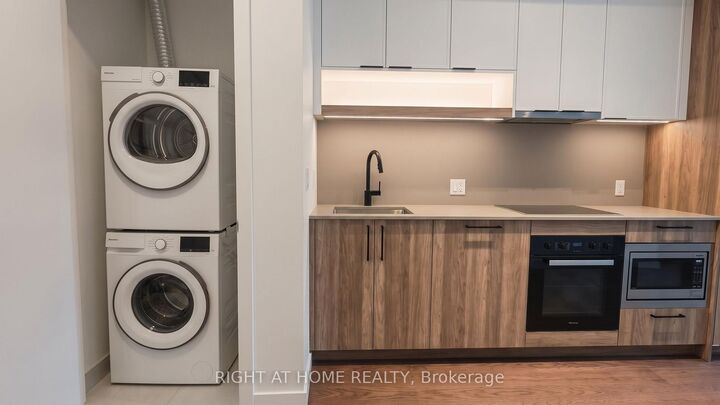 Property Photo:  91 Montclair Avenue 202  ON M5P 0B1 