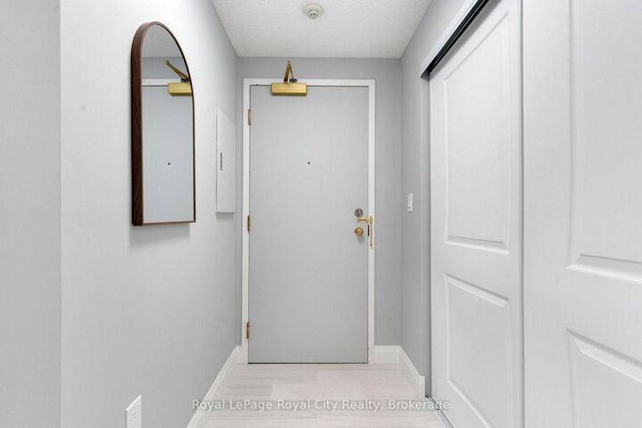 Property Photo:  105 Bagot Street B2  ON N1H 8H4 