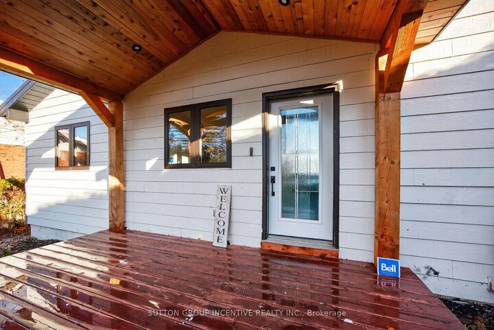 Property Photo:  211 Moon Point Drive  ON L3V 6H1 