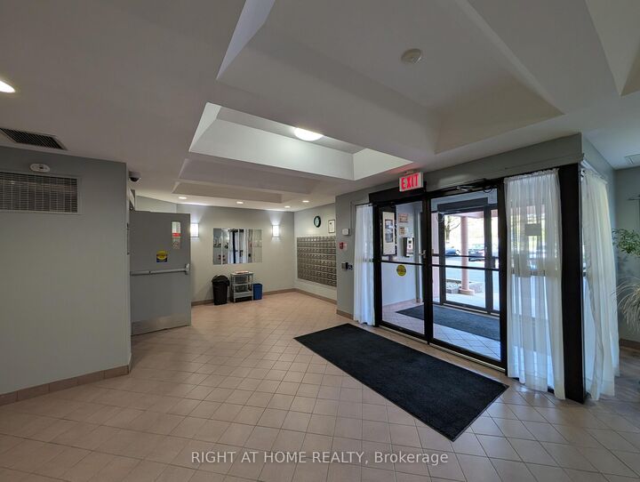 Property Photo:  860 Commissioners Road E 408  ON N6C 5Y8 