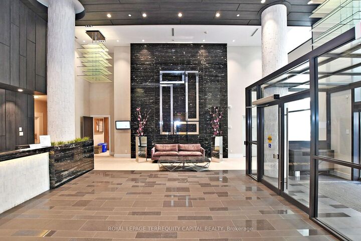 Property Photo:  9199 Yonge Street 306  ON L4C 1H7 