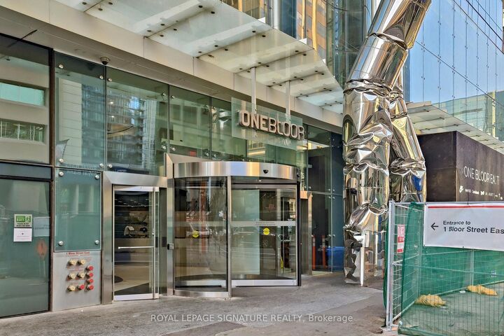 Property Photo:  1 Bloor Street E 5109  ON M4W 1A9 