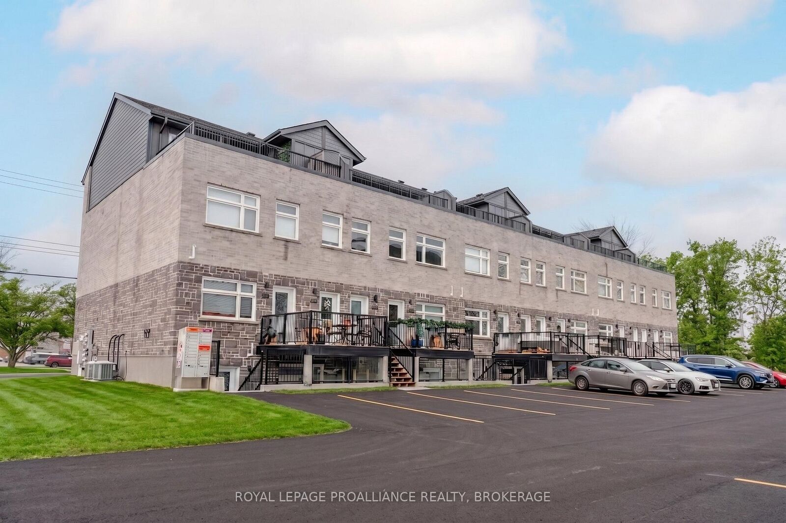 Property Photo:  809 Development Drive 105  ON K7M 0J4 