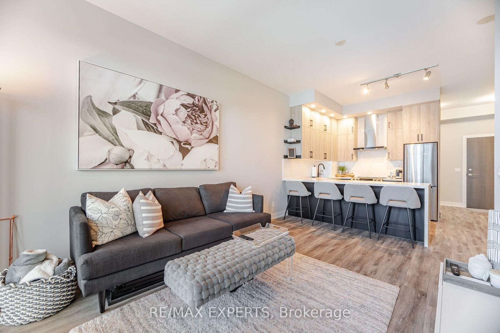 Property Photo:  28 Linden Street 2207  ON M4Y 0A4 