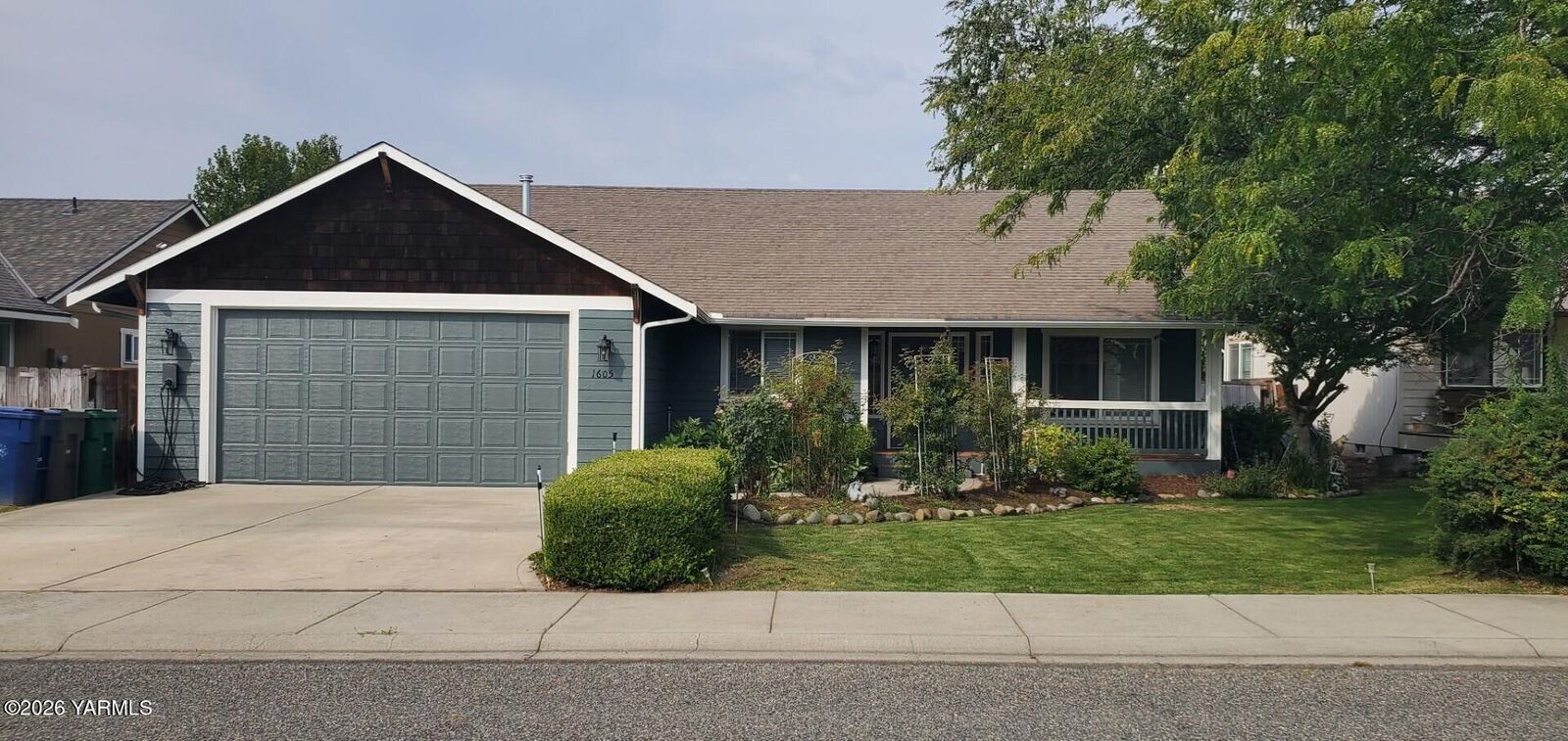Property Photo: 1605 N Bluegrass Ln WA 98926