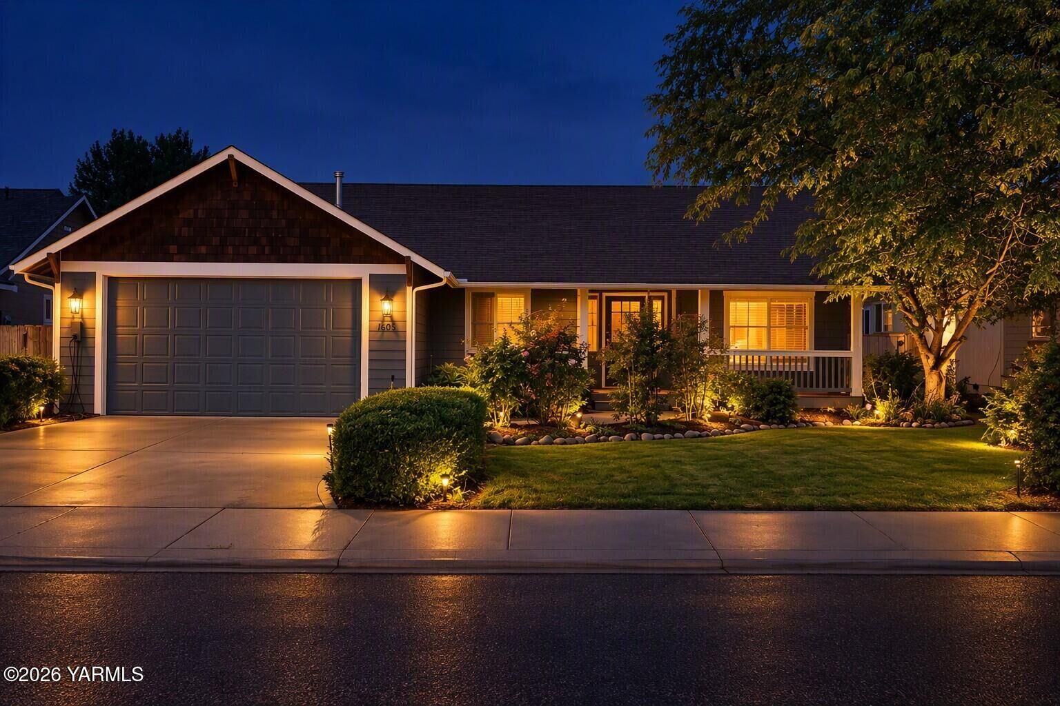 Property Photo: 1605 N Bluegrass Ln WA 98926